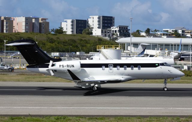 Canadair Challenger 350 (PS-RUN)