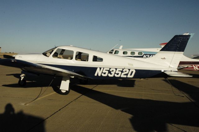 Piper Cherokee Arrow (N5352D)