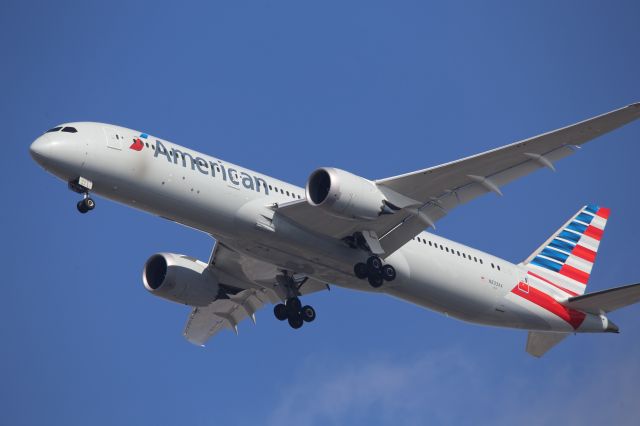 Boeing 787-9 Dreamliner (N833AA)