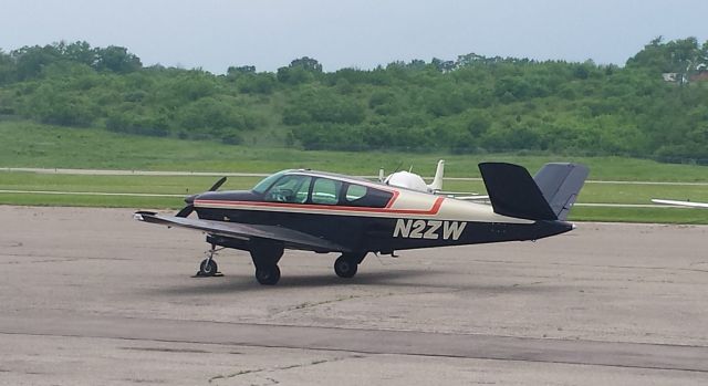 Beechcraft 35 Bonanza (N2ZW)