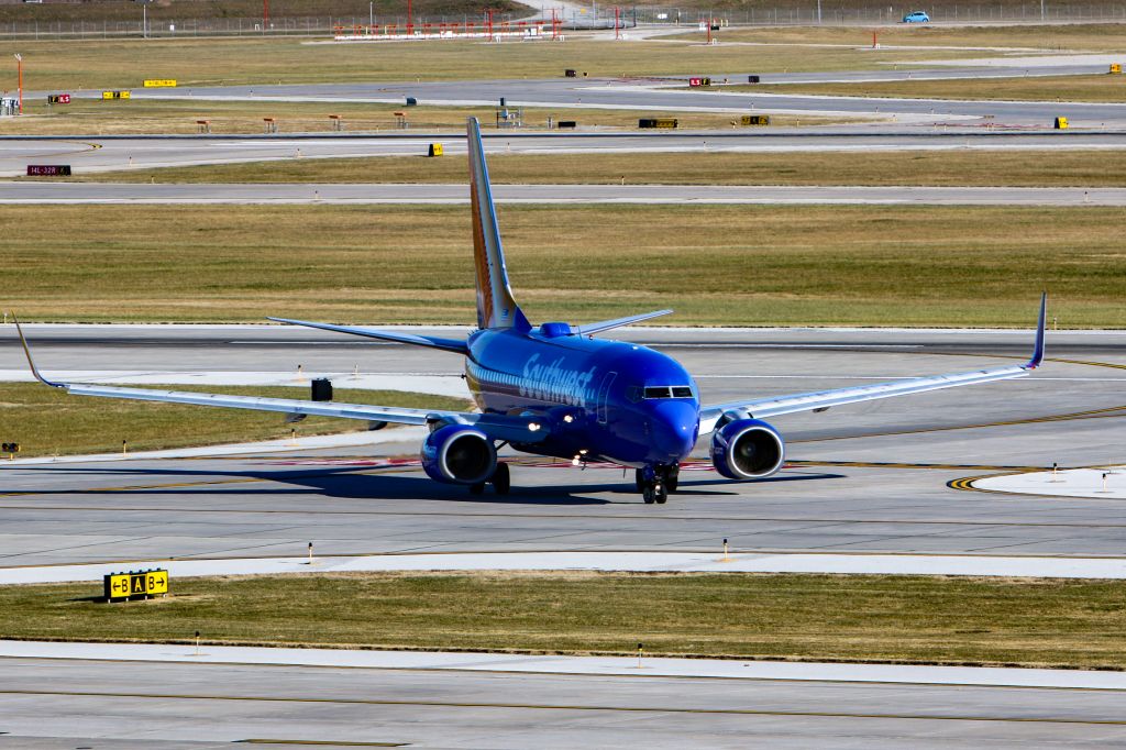 Boeing 737-700 (N7842A)