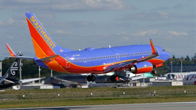 Boeing 737-700 (N7749B) - SWA8750 on final to Rwy 16R to complete a flight test on 9/19/14. (LN:2813 / cn 36724).  The aircraft was refurbished at ATS and was formerly TRS #N353AT.