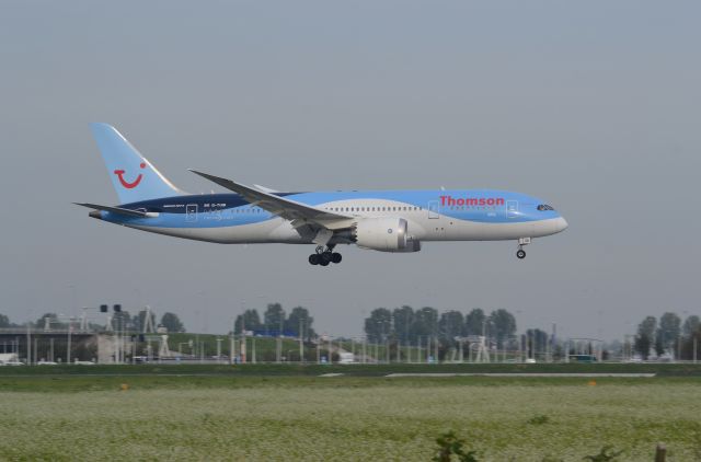 Boeing 787-8 (G-TUIB) - 12-10-2015 EERSTE BEZOEK AAN SCHIPHOL