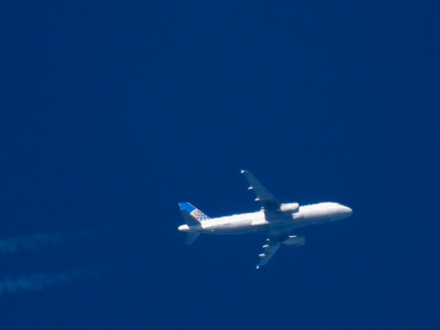 Airbus A320 (N458UA)