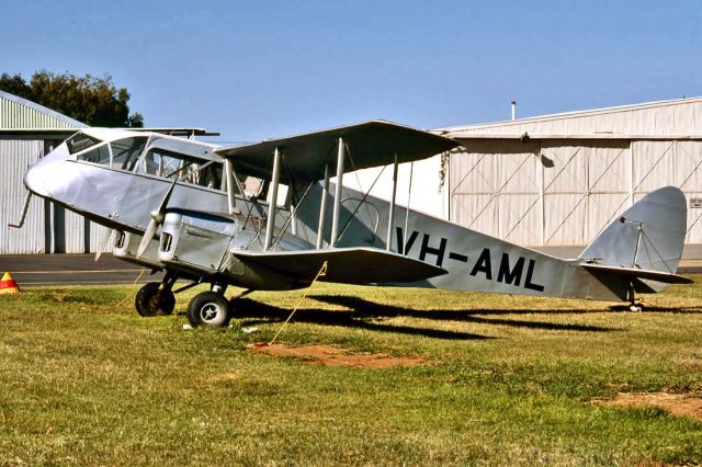 VH-AML — - DE HAVILLAND - DH-84A DRAGON 3 - REG : VH-AML (CN DHA2081) - PARAFIELD AIRPORT ADELAIDE SA.. AUSTRALIA - YPPF (29/10/1987)