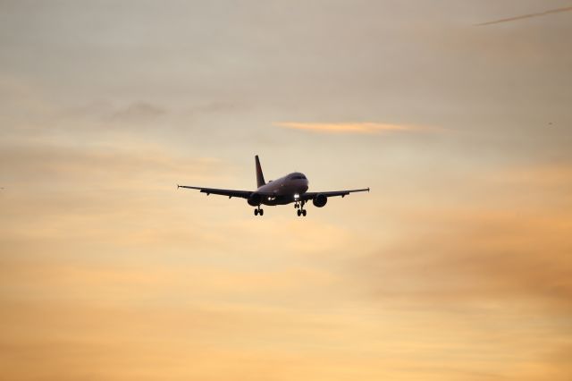Airbus A319 (N329NB)