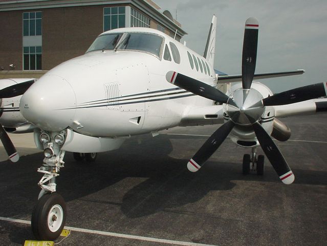 Beechcraft King Air 100 (N100TW) - Take note of the 5 bladed prop.