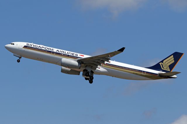 Airbus A330-300 (9V-STQ)