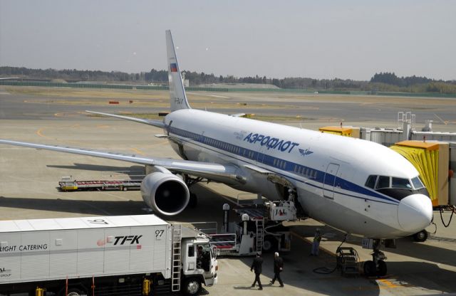 BOEING 767-300 (VP-BAV) - 2003 in Narita. Now  Transaero Airlines EI-RUW