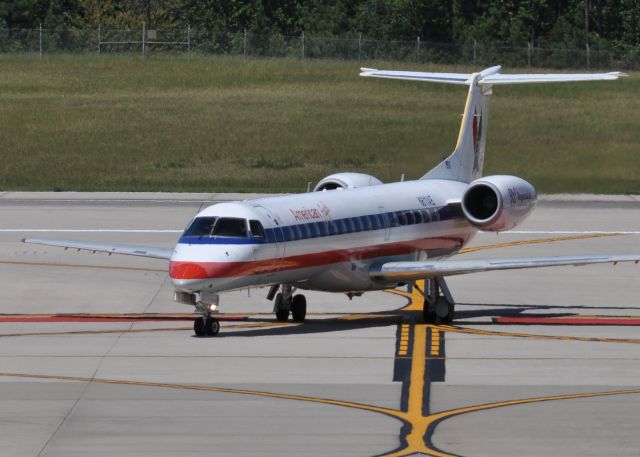 Embraer ERJ-145 (N611AE)