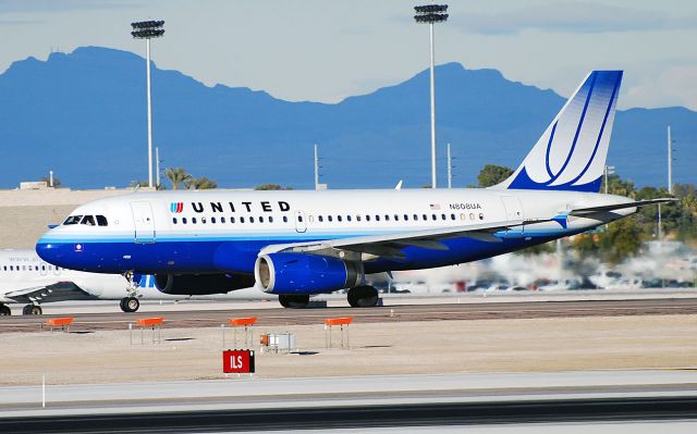 Airbus A319 (N808UA) - United Airlines Airbus A319-131 N808UA cn 804  Las Vegas - McCarran International (LAS / KLAS) USA - Nevada, December 23, 2010 Photo: Tomas Del Coro