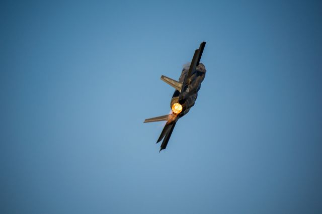 Lockheed F-35C (11-5038) - A United States Air Force F-35A,11-5038 flies past the crowd, then, turns and burns at Airshow London 2017 at YXU / CYXU.