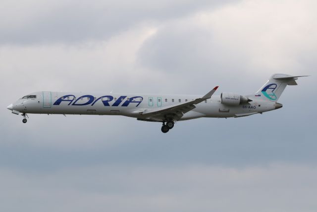 Canadair Regional Jet CRJ-900 (S5-AAO)