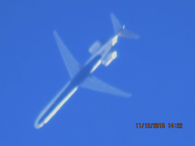 McDonnell Douglas MD-90 (N921DN)