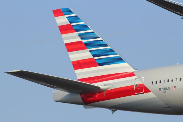 Boeing 777-200 (N718AN) - American Airlines tail logo gets a colourful makeover.