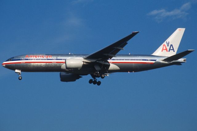 Boeing 777-200 (N771AN) - Final Approach to Narita Intl Airport Rwy34L on 1999/10/30