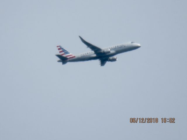 Embraer 175 (N253NN)