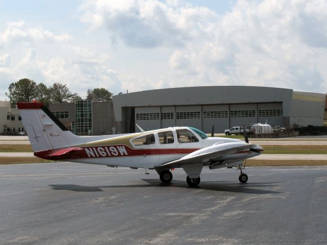 Beechcraft Baron (58) (N619W) - A very nice Baron 55.