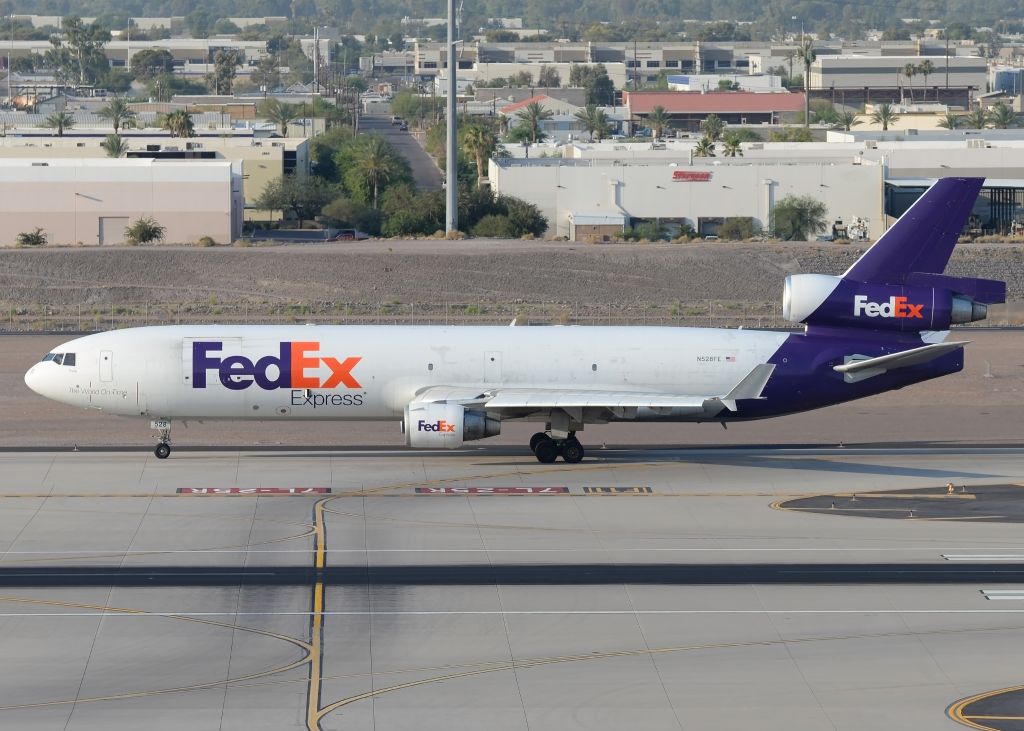 Boeing MD-11 (N528FE)