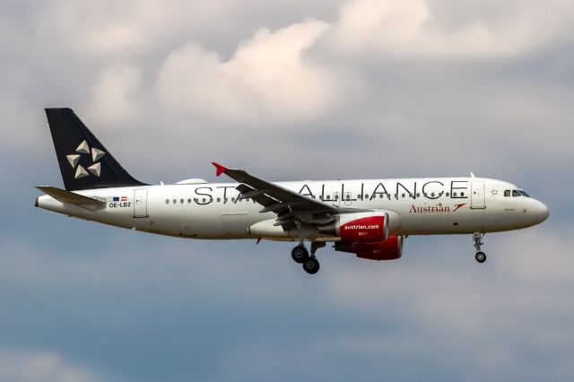 Airbus A320 (OE-LBZ)