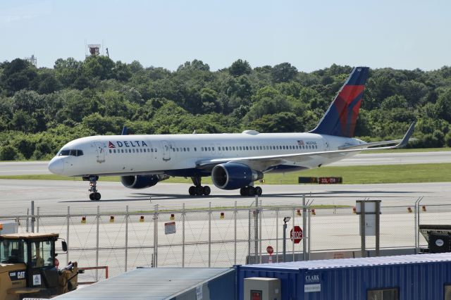 Boeing 757-200 (N537US)