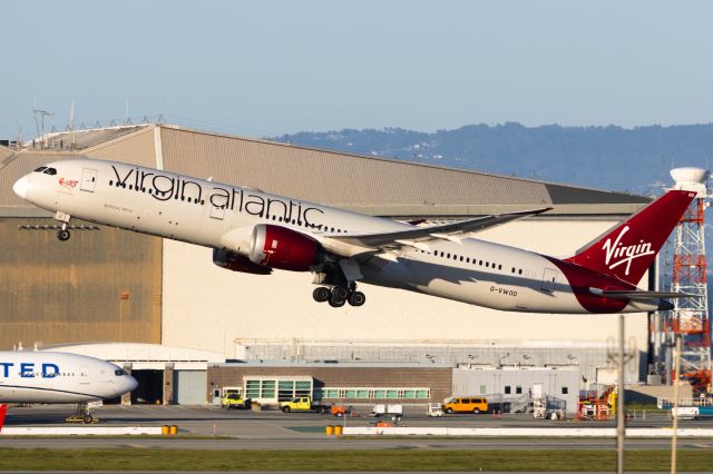 Boeing 787-9 Dreamliner (G-VWOO)