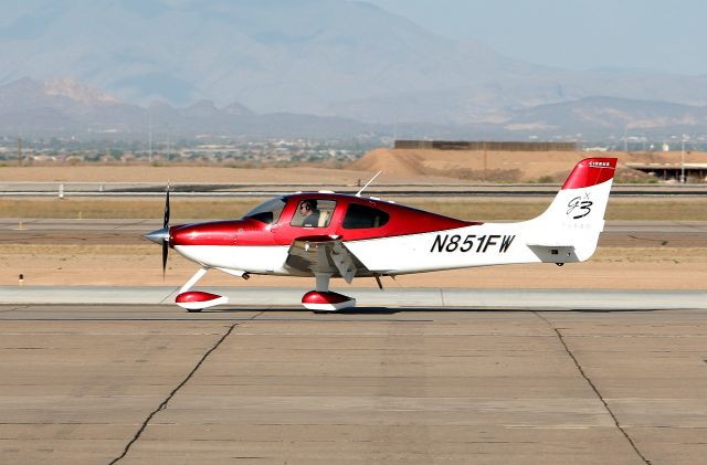 Cirrus SR-20 (N851FW)