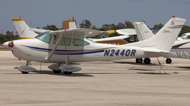 Cessna Skylane (N2440R)