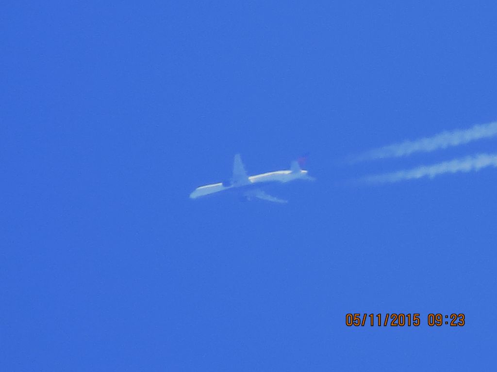 Boeing 757-200 (N684DA)