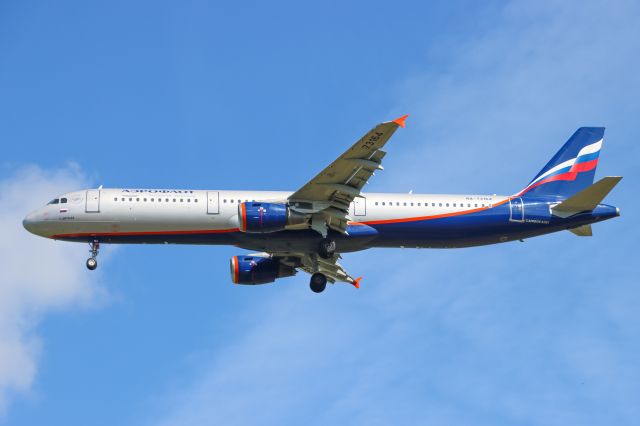 Airbus A321 (RA-73164)