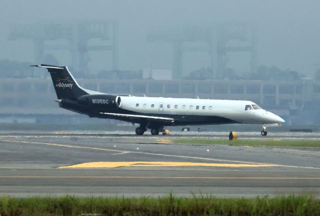 Embraer Legacy 600/650 (N135SC)