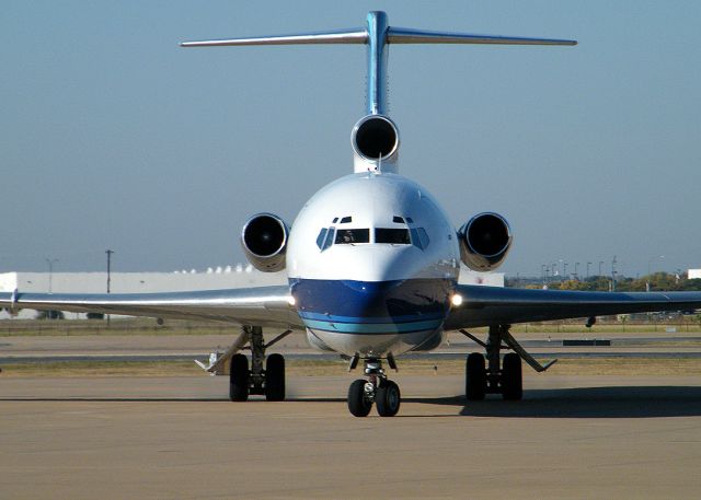 BOEING 727-200 (N422BN) - Former Braniff 727-227  Roush kept it in the Ultra colors.  Thanks to the Roush Team!