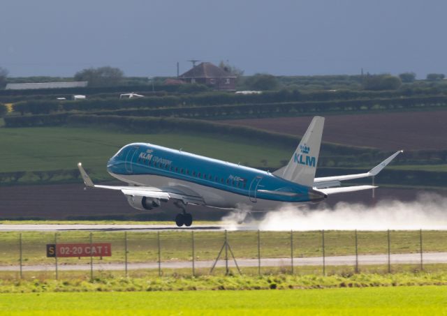 EMBRAER 175 (long wing) (PH-EXO) - Daily Amsterdam flight rotating