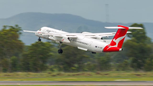 de Havilland Dash 8-400 (VH-QOP)