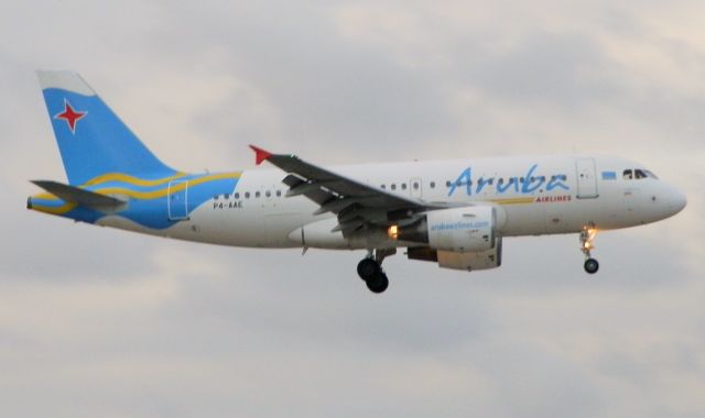 Airbus A319 (P4-AAE)