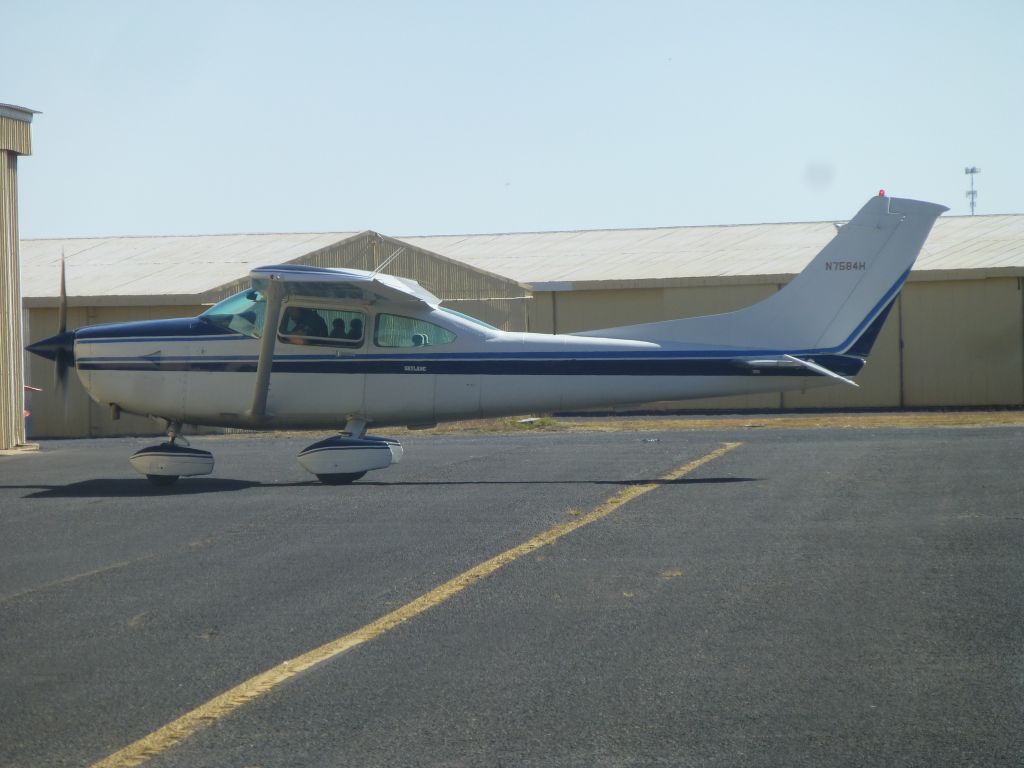 Cessna Skylane (N7584H)