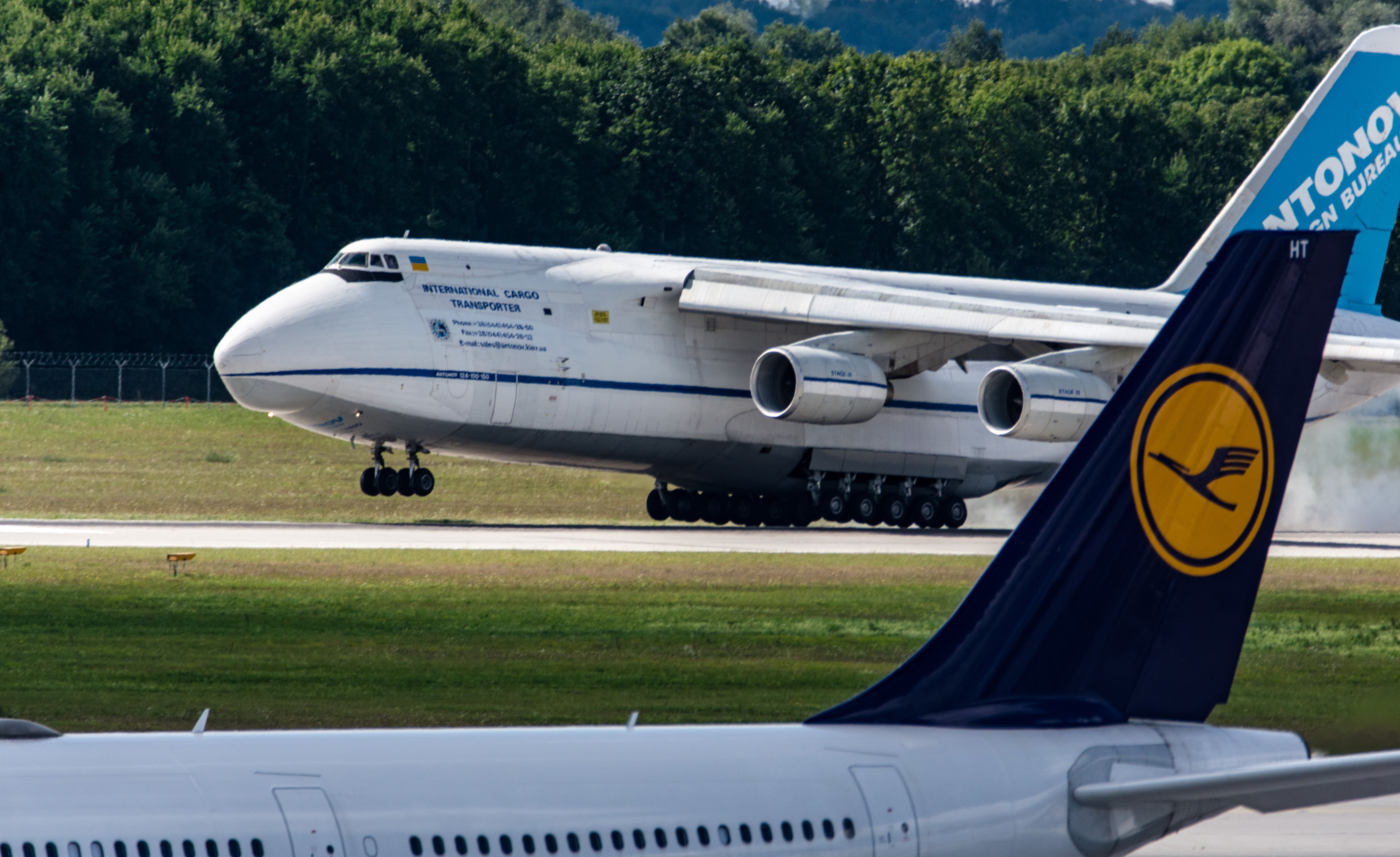 Antonov An-124 Ruslan (UR-82072)