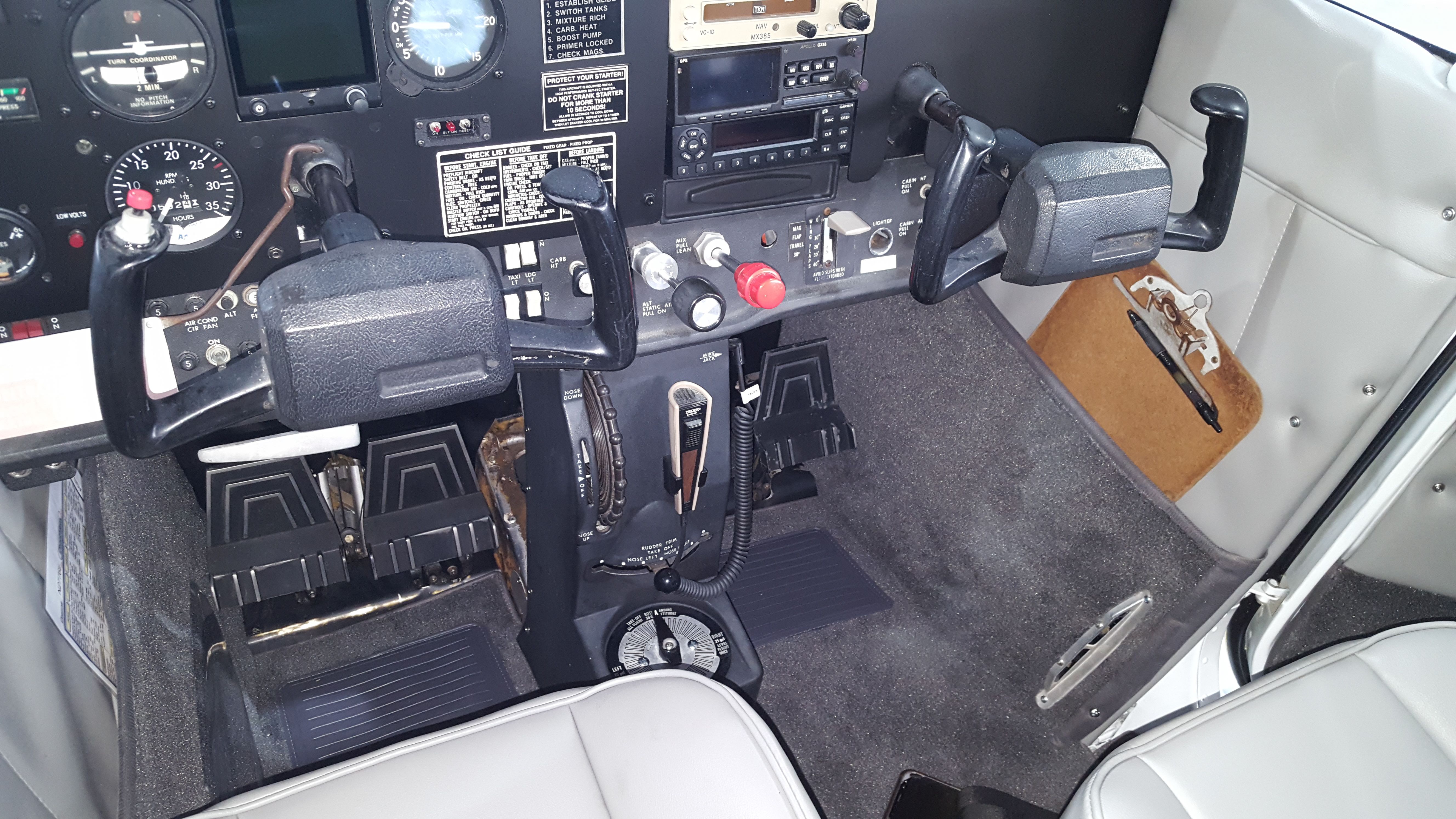 Cessna Skyhawk (N2776E)