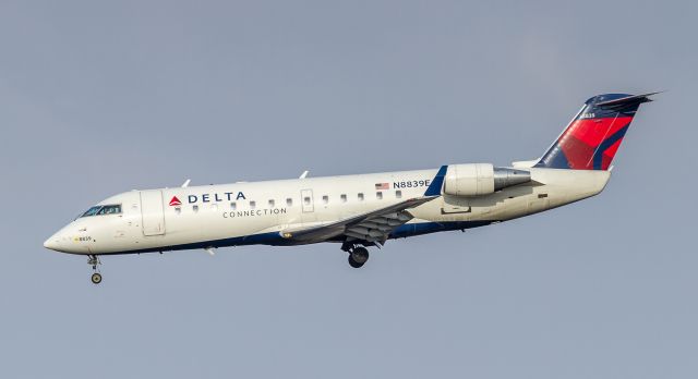 Canadair Regional Jet CRJ-200 (N8839E)