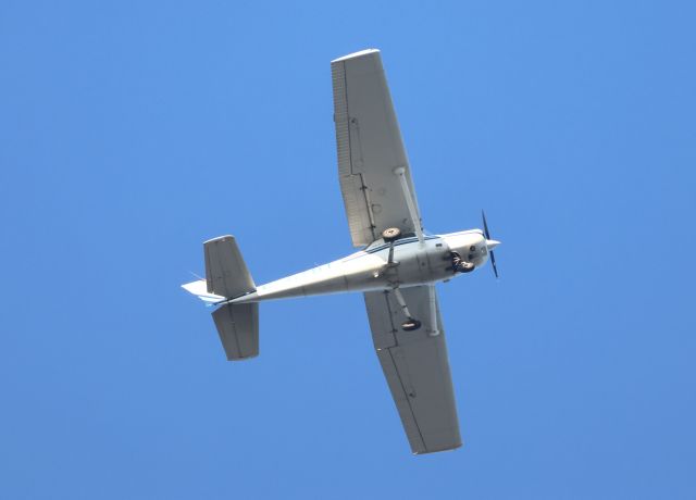 Cessna 152 (C-GTDT) - C-GTDT Cessna Commuter 152 Cargair Ltee Survolant la ville de Lavaltrie QC. le 04-10-2023 à 16:29