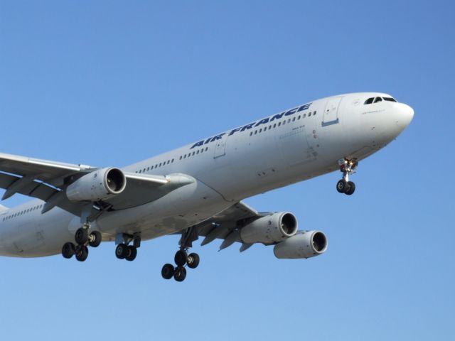 Airbus A340-300 (F-GLZI)