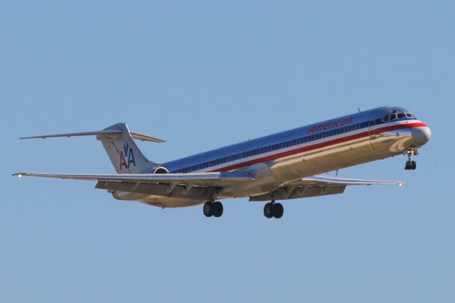 McDonnell Douglas MD-80 —