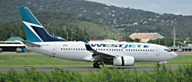 Boeing 737-700 (C-FIWJ)
