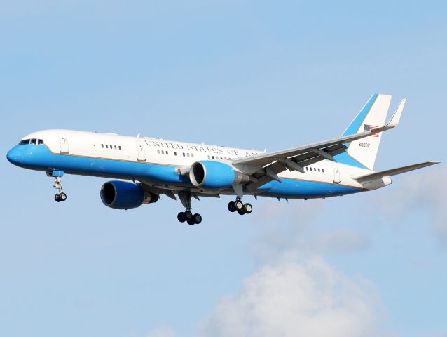 Boeing 757-200 (98-0002)