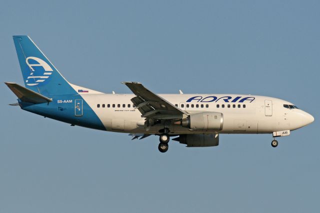 Boeing 737-500 (S5-AAM)