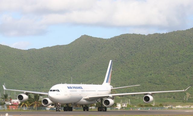 Airbus A340-300 (F-GLZP)