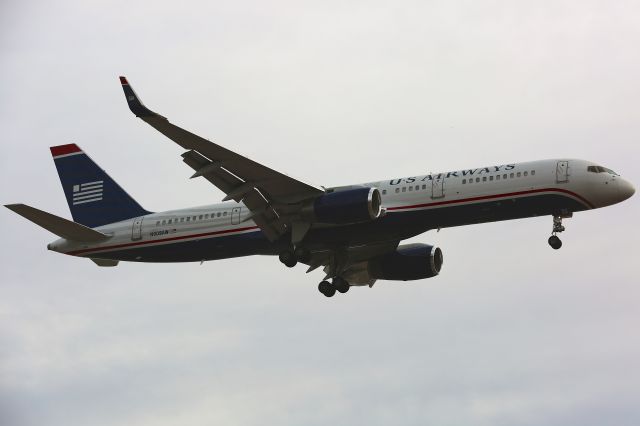 Boeing 757-200 (N908AW) - Boeing 757 Landing Phoenix arriving from Hawaii.