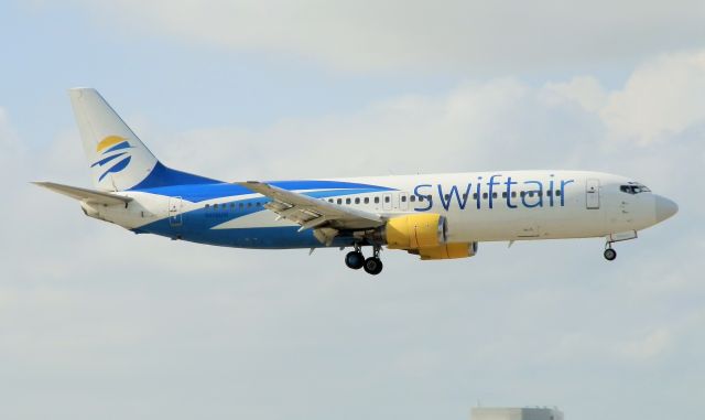 BOEING 737-400 (N458UW)