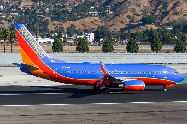 Boeing 737-700 (N296WN)