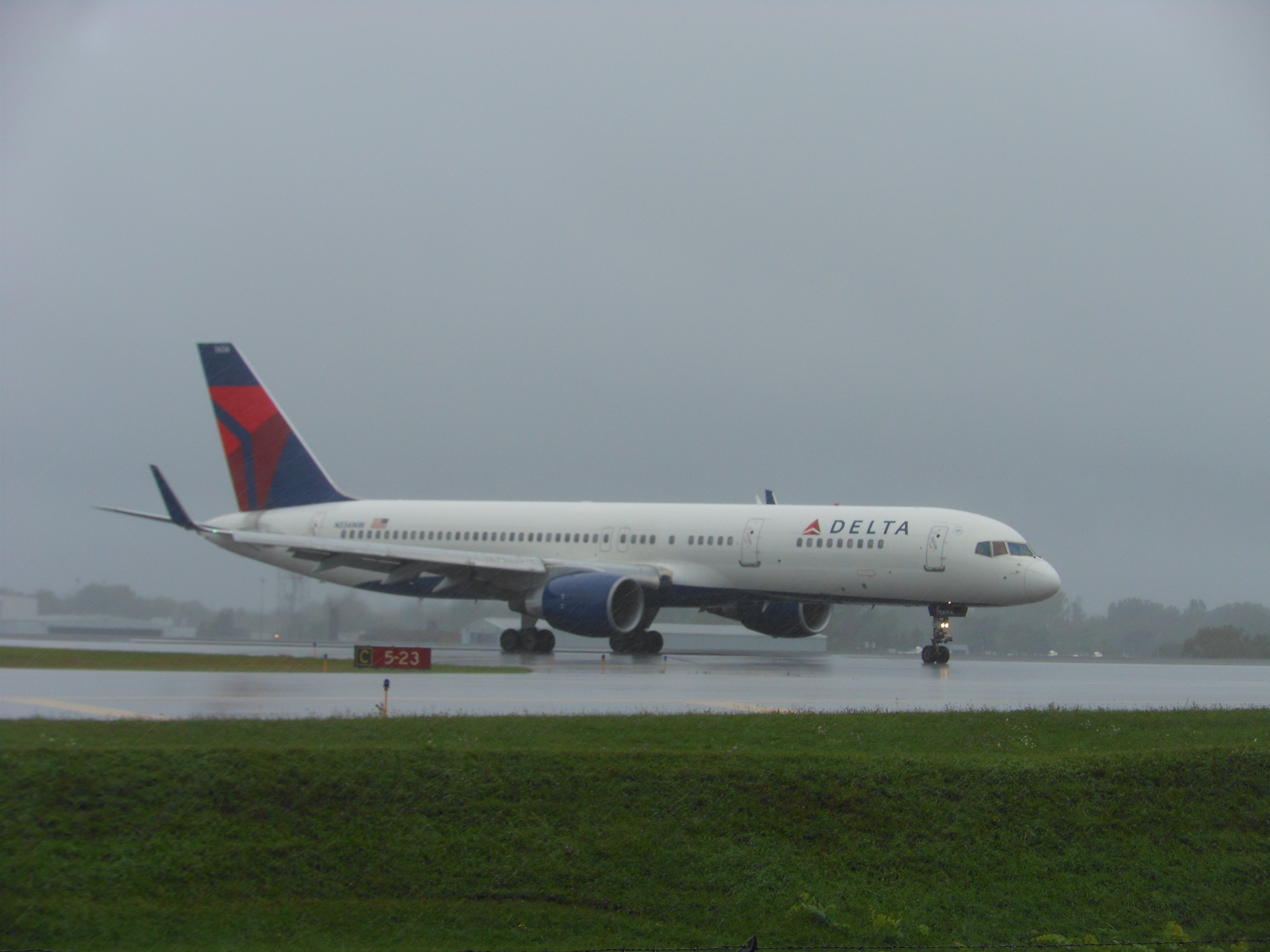 Boeing 757-200 (N556NW)